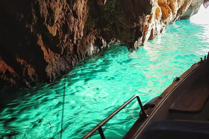Full day on a private boat to discover Capri - Natural Arch and the sea-level geology moment
