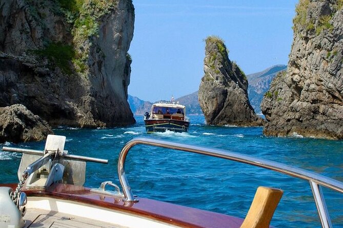Full Day Private Boat Tour Along the Amalfi Coast - Lunch along the coast: enjoy it, but plan for what’s not included