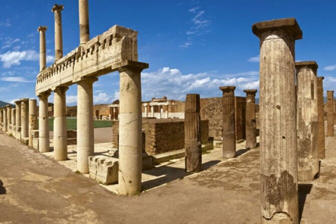 Guided tour of Pompeii with a local guide - Frescoes, Streets, and the Stuff You Might Otherwise Miss