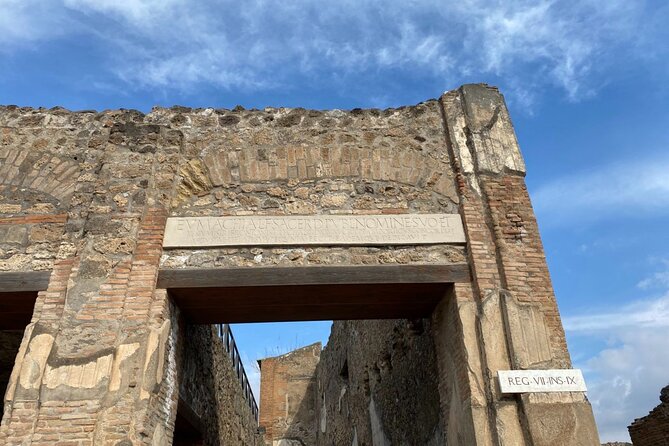 Guided tour of Pompeii with a writer - What You’re Really Buying: A Pompeii Tour With Human Stories