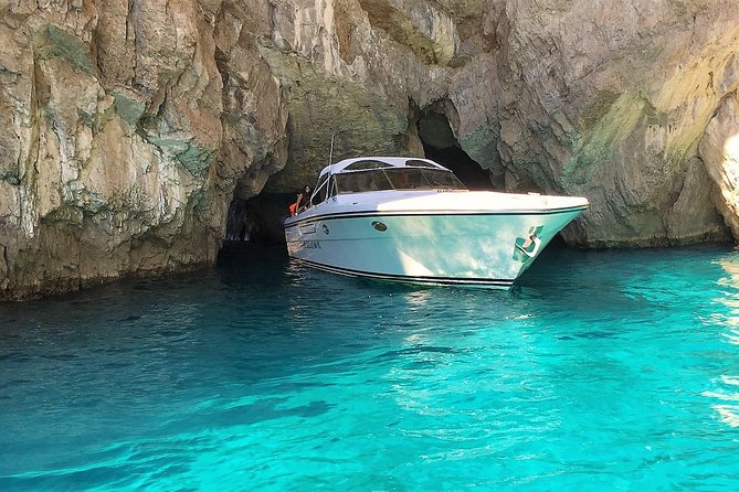 Half day around Capri by Itama 38 speedboat - An Itama 38 half-day circuit: what you actually see in four hours