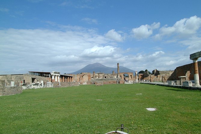 Half Day Morning Tour of Pompeii from Sorrento - Getting to Pompeii by coach: the meeting point and the real-world timing