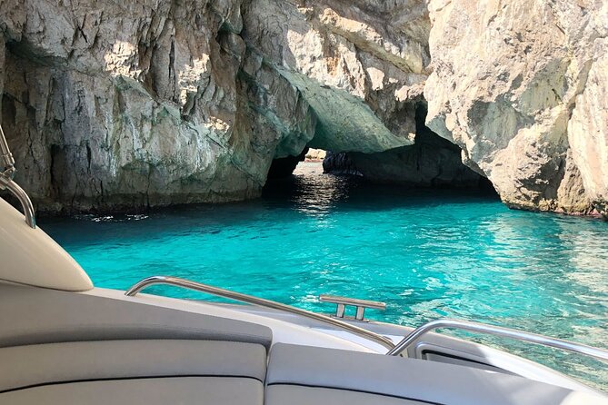 Half day to discover the fascinating island of Capri - Faraglioni and the Capri coast: seeing the icons from sea level
