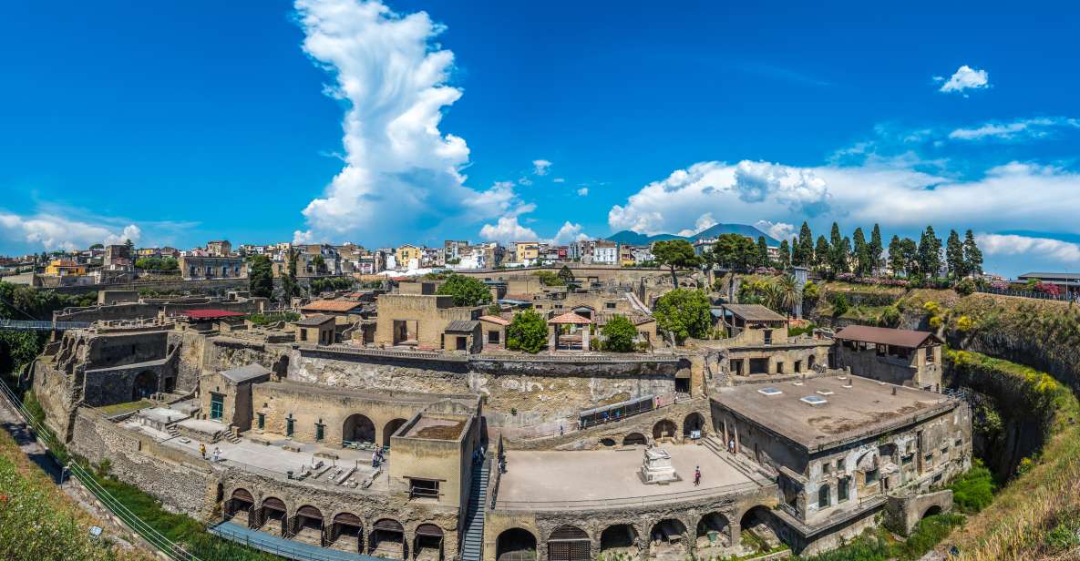 Herculaneum: 2-Hour Skip-the-Line Tour from Sorrento - The short walk to the entrance: easy on paper, worth planning