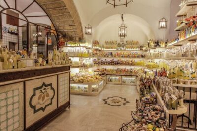 Learn how to make Amalfi limoncello - What you actually learn: the three-generation recipe and quality checks