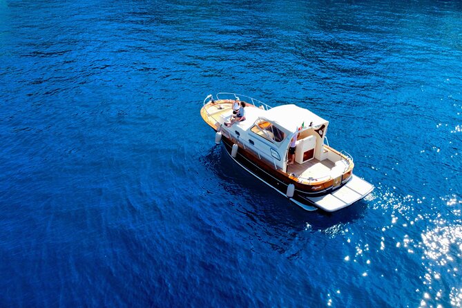 Luxury private boat tour to Capri and Blue Grotto on Gozzo 32 ft - Grotta Verde and White Grotta: how the color changes the mood