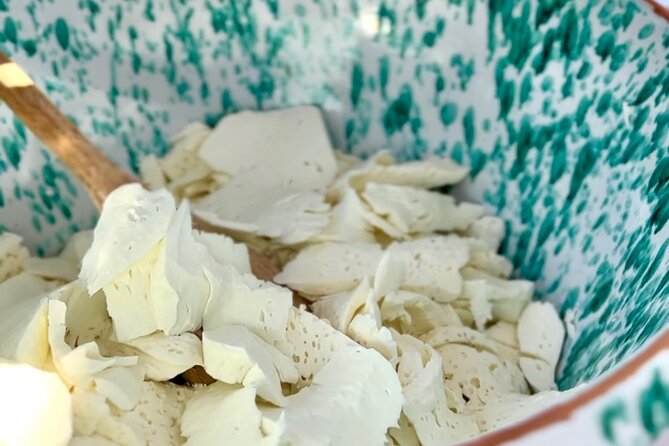Mozzarella class & more in Sorrento - Making caciottina and treccia: the best part is your hands