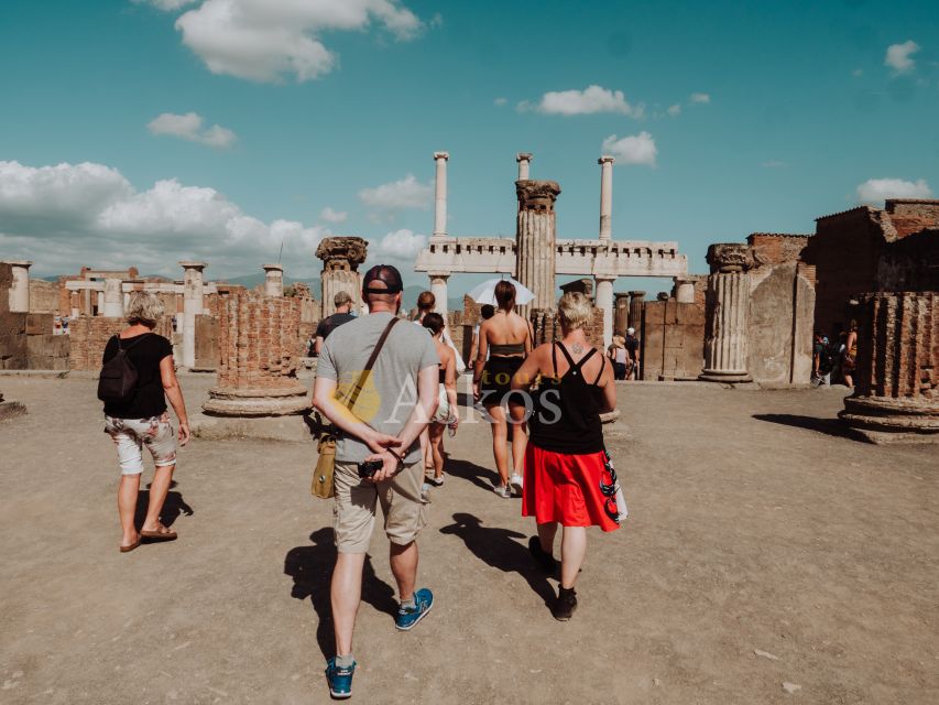 Naples: Pompeii and Mount Vesuvius Entry Tickets and Tour - Pompeii’s best-preserved ruins, explained by an archaeologist