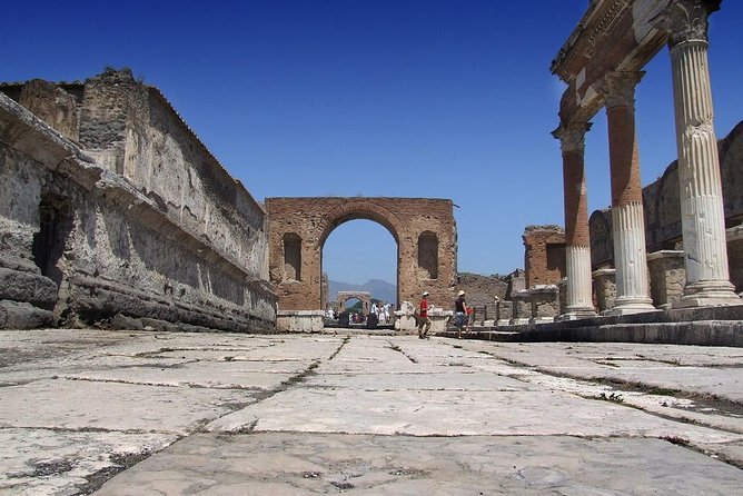 Naples: Pompeii & Herculaneum Day Trip – Small Group Tour - Key things that make this tour work