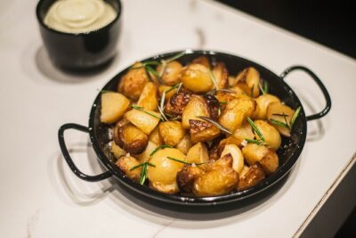 Nina's Sorrento Cooking Class: Enjoy Food, Music, and Free Wine - Comfort and Practicalities: Shared Tools, AC, and Eating Your Work