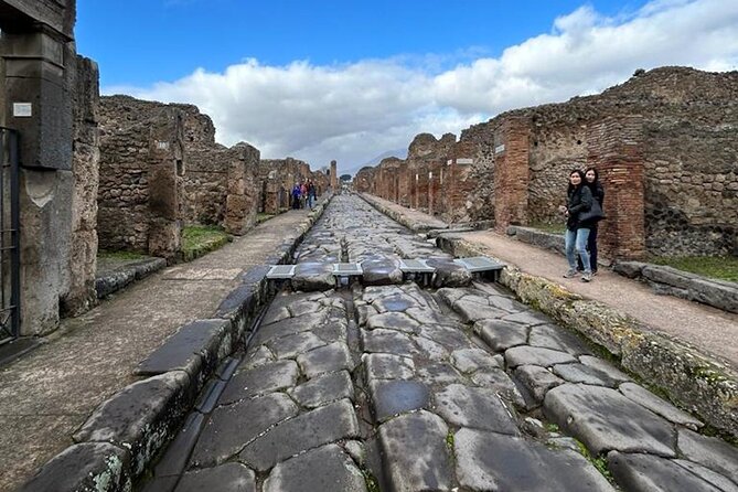Once upon a time Pompeii 2 and a half hour tour - Price and value: $48.19 plus the Pompeii entrance ticket