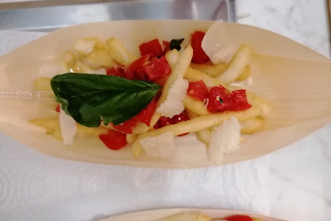Pizza e Tiramisù class with local mum in Positano - What You’ll Eat Along the Way: Starters, Fried Pizza, and Zucchini Flower
