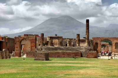 Pompei three hours with an expert guide - Inside Pompeii: Street of Abundance to the Amphitheater