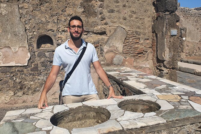 Pompeii 360° - 4-hour tour with an expert Guide in archaeology - Orto dei Fuggiaschi and plaster casts: the eruption explained in a human way