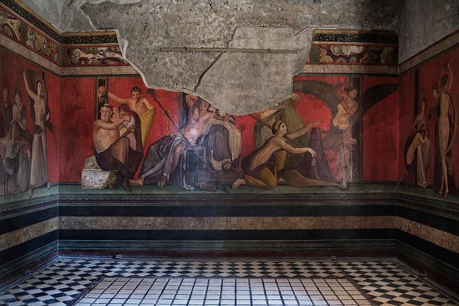 Pompeii excavations: skip-the-line private tour - Homes, frescoes, and graffiti: where Pompeii becomes personal