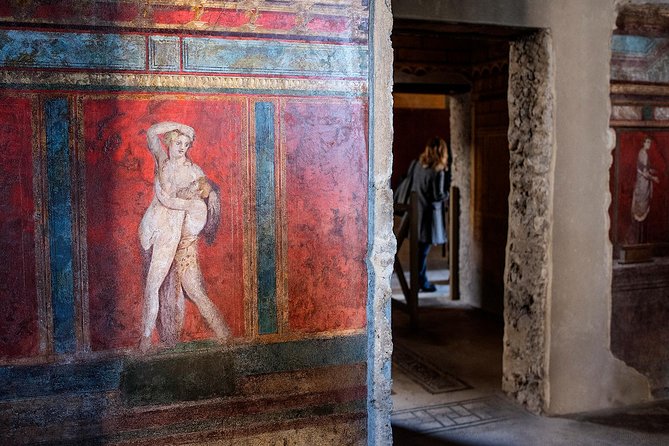 Pompeii excavations: skip-the-line private tour - Public buildings and the layout of power: theaters, baths, markets