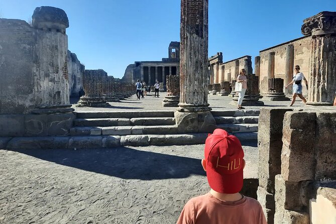 Pompeii: Exclusive Private Walking Tour with an Archaeologist - Why an archaeologist guide changes Pompeii fast