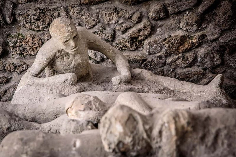 Pompeii: Exclusive Tour with Archaeologist and Entry Tickets - Temples of Jupiter and Apollo: religion tied to city identity