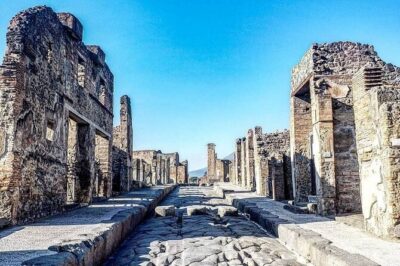 Pompeii Express Guided Tour by Train from Sorrento - The train ride from Sorrento: simple, local, and sometimes tight