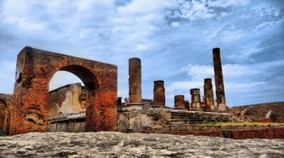 Pompeii: Group Tour with an Archeologist Guide - Getting started at Tempio Travel (and finding your group quickly)