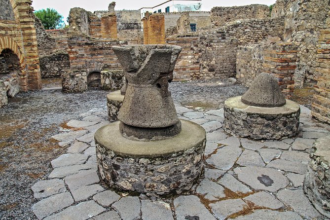 Pompeii Guided Walking Tour with Ticket - Foro de Pompeya: the main square, plus why it matters