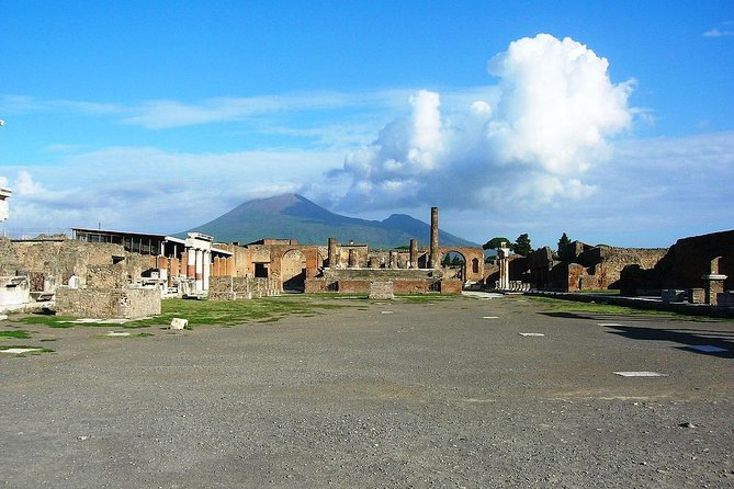 Pompeii: living with the volcano - Shops, streets, and what “living there” really meant