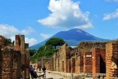 Pompeii, Mt Vesuvius and Wine Tour - Mount Vesuvius hike to the crater rim: steep, dusty, and windy
