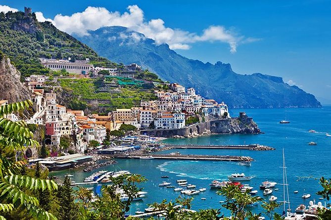 Pompeii, Positano,Sorrento with guide, tickets and lunch all included - Lunch in Positano: a proper break with wine and limoncello