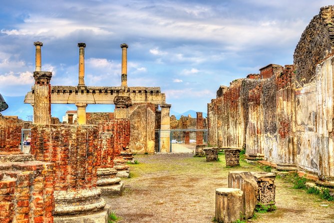 Pompeii Private & Personalized Tour with archeology expert guide - Piazza Esedra meeting point and how to start smoothly