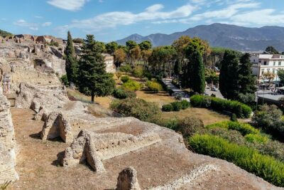 Pompeii PRIVATE TOUR With Locals: Ticket & Guide Included - Getting into Pompeii fast: tickets, meeting point, and smart start