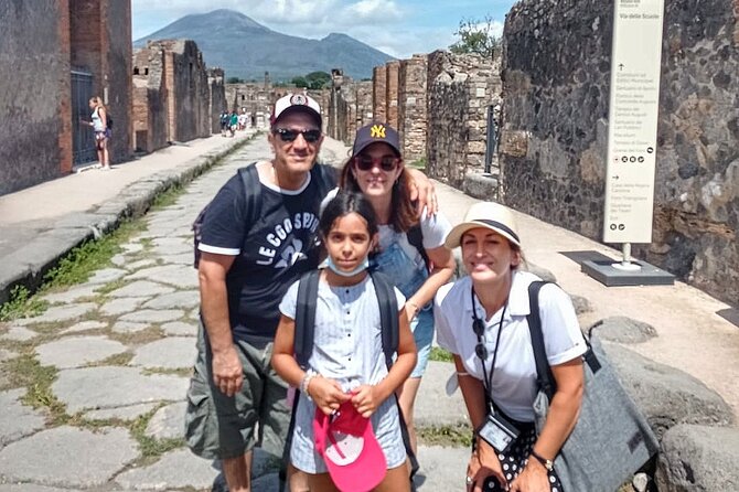 Pompeii Private Walking Tour with Expert and Authorized Guide - A private, authorized Pompeii walk that makes the ruins readable