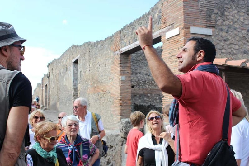 Pompeii: Skip-the-Line Guided Archaeological Discovery Tour - Meeting at Piazza Esedra: where the tour actually starts