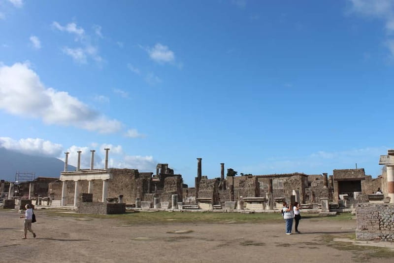 Pompeii: Skip-the-Line Guided Archaeological Discovery Tour - The archaeologist’s role: why this tour feels different