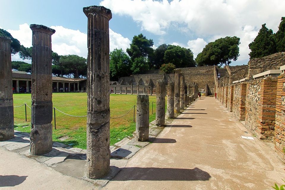 Pompeii: Skip-the-Line Guided Tour with Expert Archaeologist - Where You Meet and How the Tour Starts Smoothly