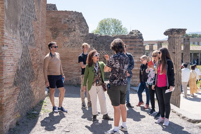 Pompeii: Skip-the-line-Ticket with Guided Tour - Inside Pompeii Archaeological Park in two focused hours