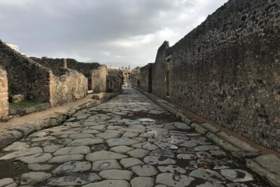 Pompeii Small Group Guided Tour with Skip-the-line Admission - Entering the park fast: skip-the-line plus mobile tickets