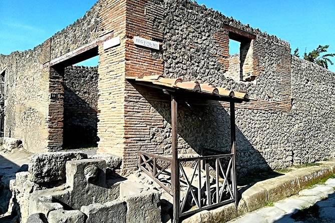 Pompeii the Buried city - Menandro’s House: seeing wealth and daily life together