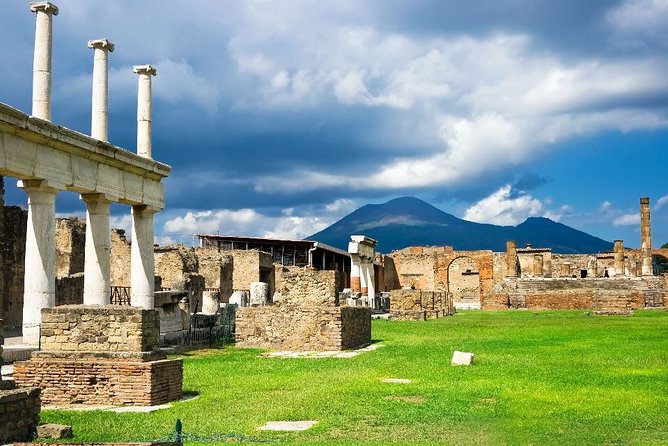 Pompeii tour with archaeologist - Meeting at Villa dei Misteri and finishing in the Foro di Pompei