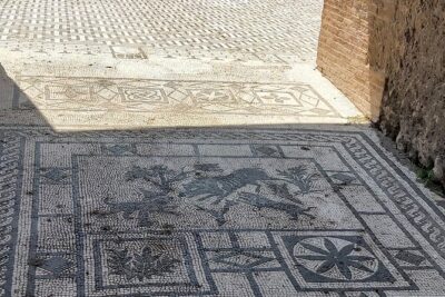 Pompeii tour with archaeologist - The “everyday Pompeii” route: mosaics, meals, and the streets between