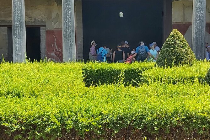 Pompeii tour with archaeologist - The theater district and the oldest temple remains