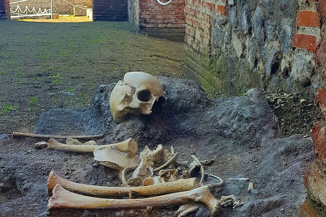 Pompeii: Tour with Archaeologist Guide & Skip-the-Line Entry - Teatro Grande and the Roman stage: where you get context fast
