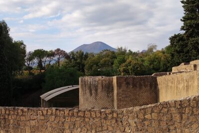 Pompeii: Tour with Archaeologist Guide & Skip-the-Line Entry - Piazza Esedra to Foro di Pompei: how the route makes sense