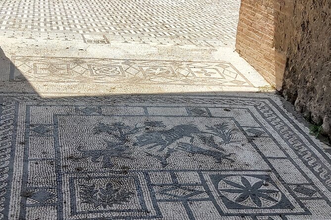 Pompeii tour with archaeologist - The “everyday Pompeii” route: mosaics, meals, and the streets between