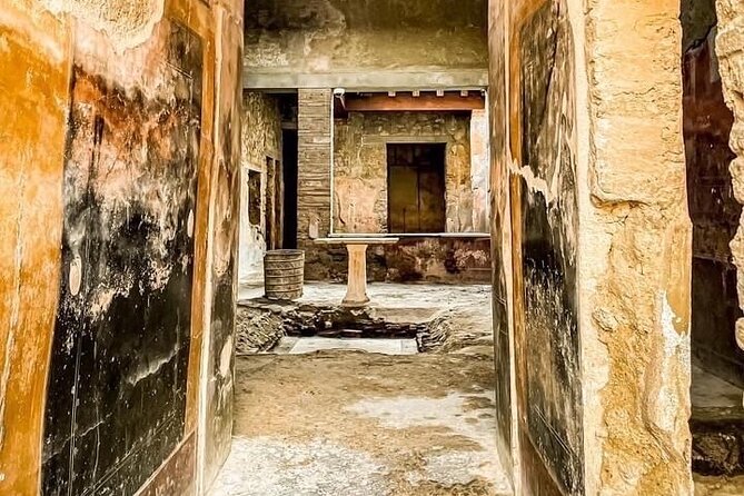 Pompeii tour with LOCAL GUIDE and SKIP THE LINE entrance - Pompeii’s Ash Time Capsule: What You’re Really Paying For