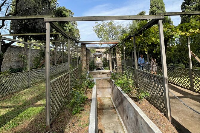 Pompeii Unveiled: 3-Hour Private Tour In-Depth Discovery - Stop 1: Anfiteatro Romano and Pompeii’s entertainment engine
