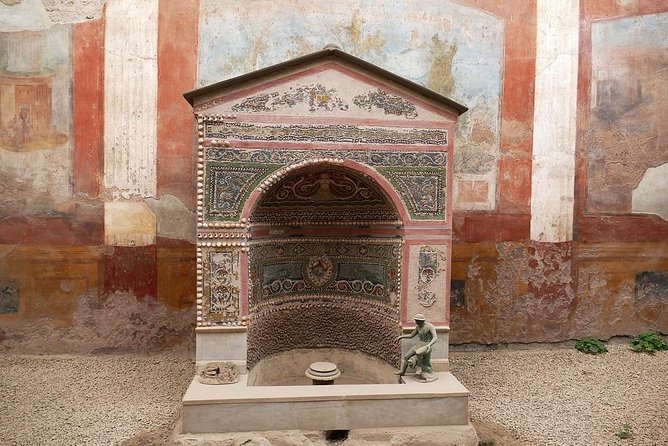 Pompeii Visit at its Most Peaceful Moment - Small group + Blue Badge guide: how it changes what you see