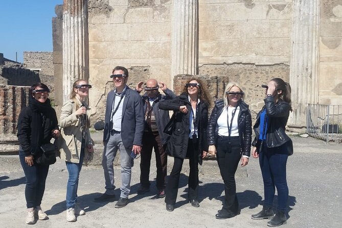 Pompeii: walking tour with 3D glasses and with entrance ticket - The AR moments: where the glasses shine (and where they may feel thin)