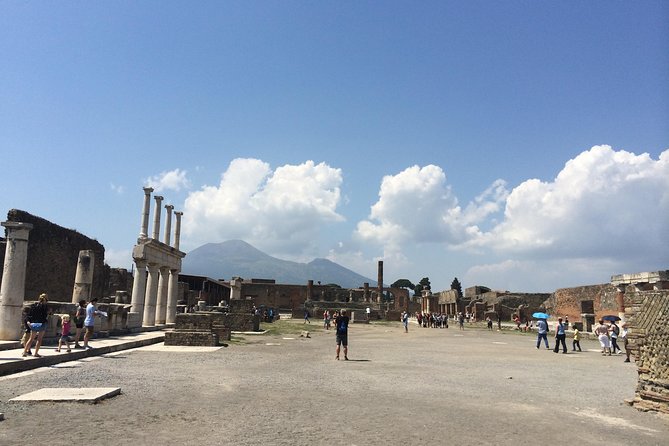 Pompeii-Wine tasting tour from Sorrento, licensed guide included - The 8:15 am start: how the day stays on schedule