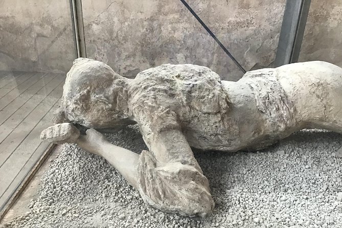 Pompeii with an archaeologist, the original!!! - Stop 1: Pompeii Archaeological Park, with daily life at the center