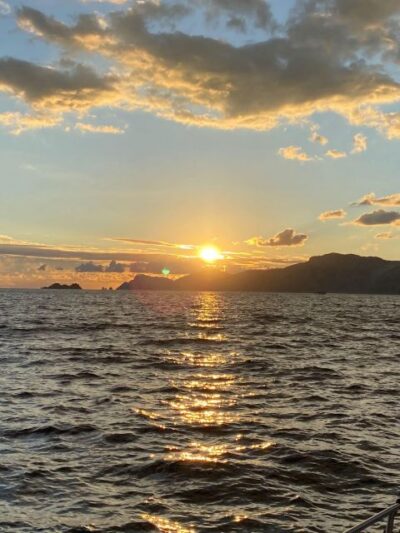 Positano: Amalfi Coast Sunset Group Boat Tour with Prosecco - Cruising the Amalfi Coast with Prosecco in hand